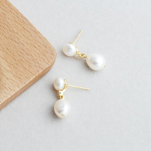Women's Handmade Freshwater Cultured Baroque Pearl Dangling Drop White Earring - Picture 4 of 7